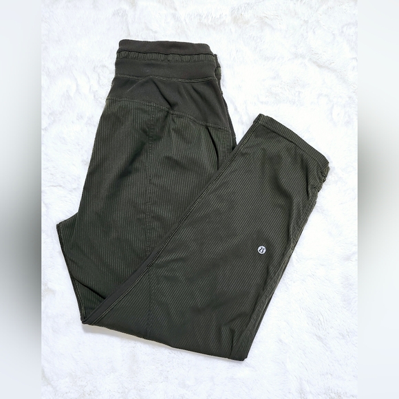 Lululemon Dance Studio Crop II *Unlined 20" Dark Olive. Size 6 - Picture 12 of 16